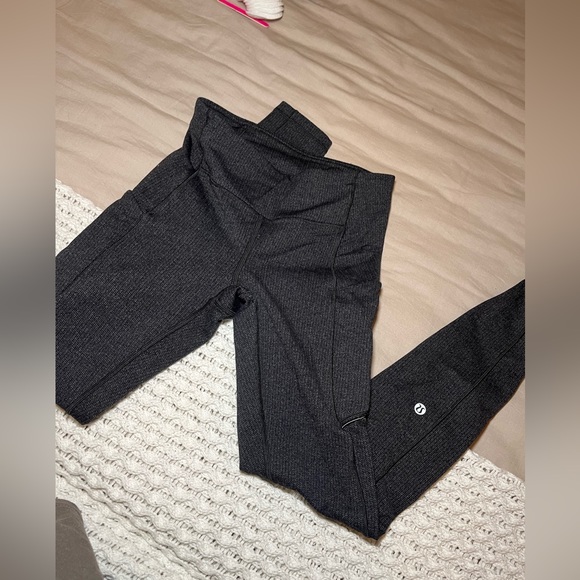 Good quality workout lulus! - Picture 3 of 3